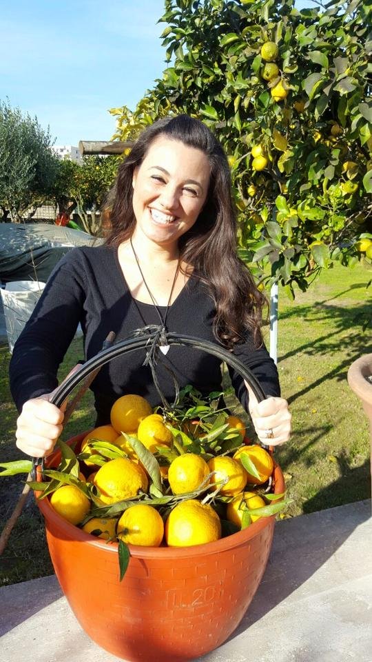 mariacristina showing a busket full of organges and lemons for her pastiera