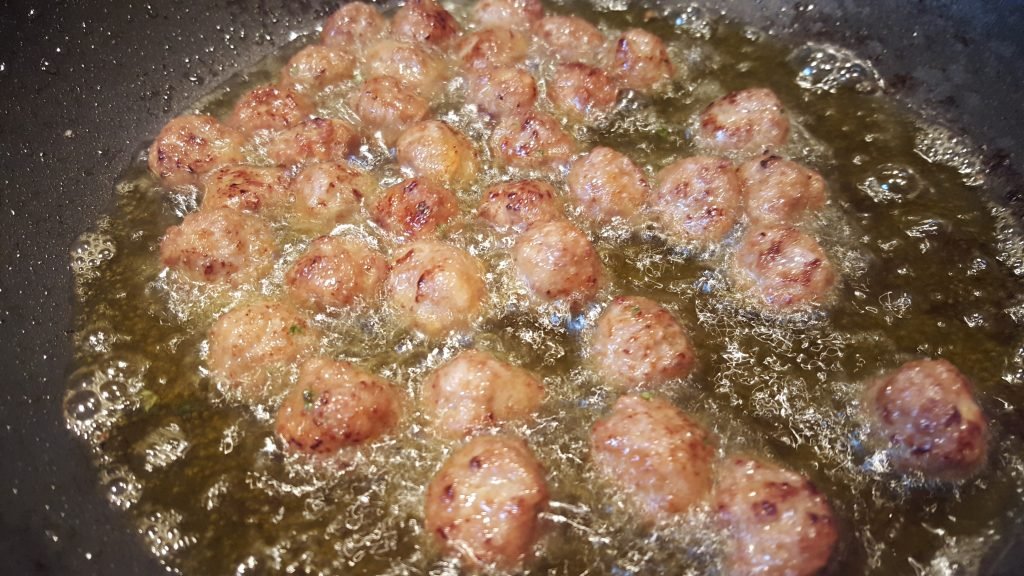 Small meat balls for sartu' di riso
