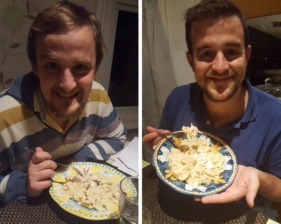 George and Fred eating farfalle al salmone from Coochinando