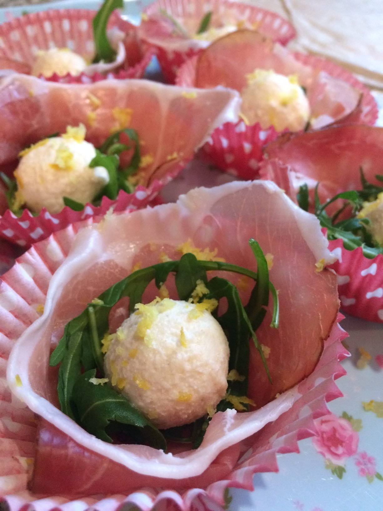 Rose di speck e ricotta – speck and ricotta roses - Coochinando