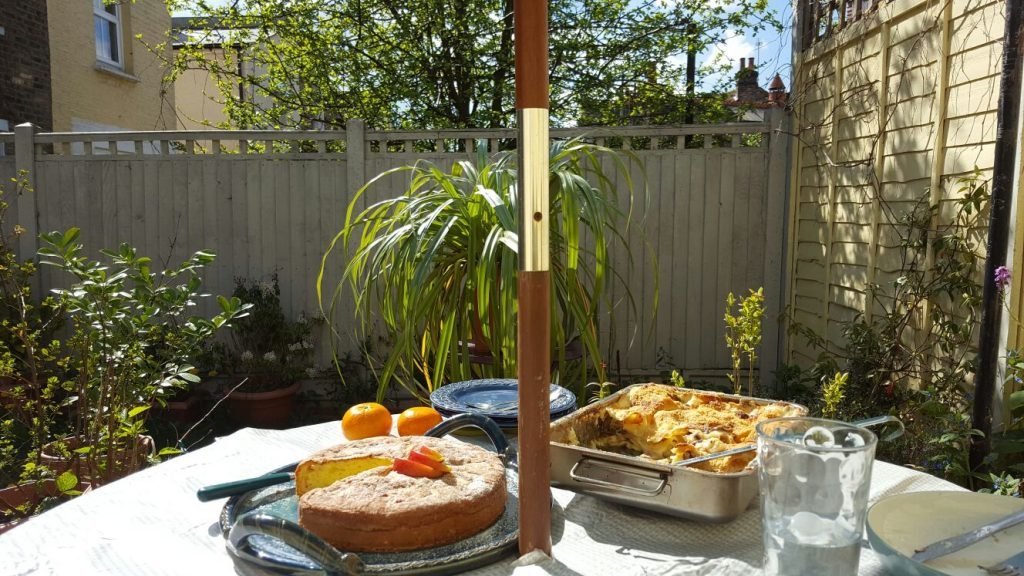 Torta di mele and lasagne bianche on the garden table